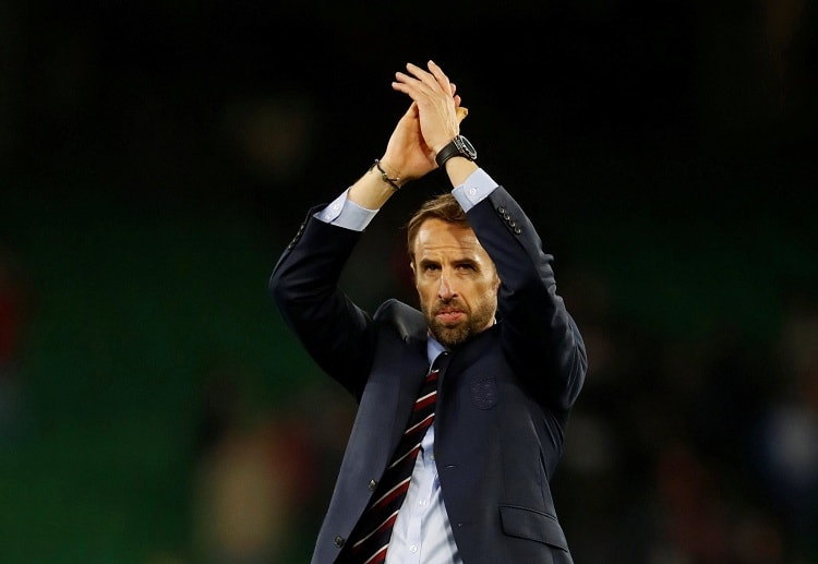 Gareth Southgate congratulates his players after the UEFA Nations League win against Spain