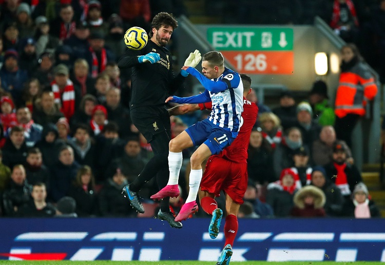Premier League: Thẻ đỏ của Alisson và bàn thắng của Dunk khiến Liverpool ở vào thế chống đỡ trong hơn 10 phút cuối