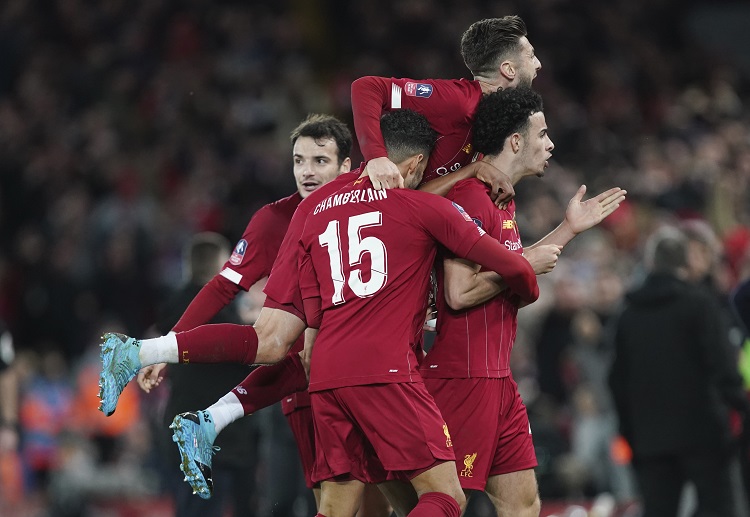 Premier League: Lữ đoàn đỏ “cuốn phăng” mọi thứ, khiến cả Ngoại hạng Anh khiếp sợ.