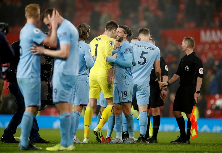 Premier League: Burnley ghi được 2 bàn thắng trên sân khách