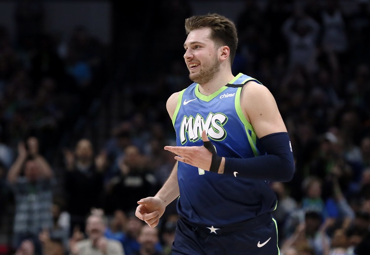 NBA 奇才队 vs 独行侠的赛场动态