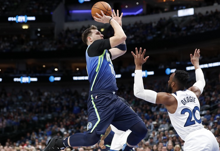 NBA 湖人 vs 独行侠的赛场动态