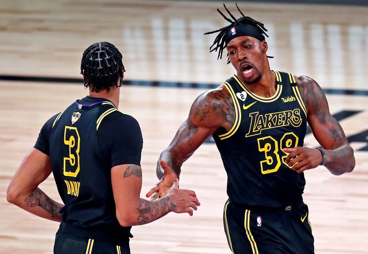 NBA 湖人的德怀特-霍华德跑位