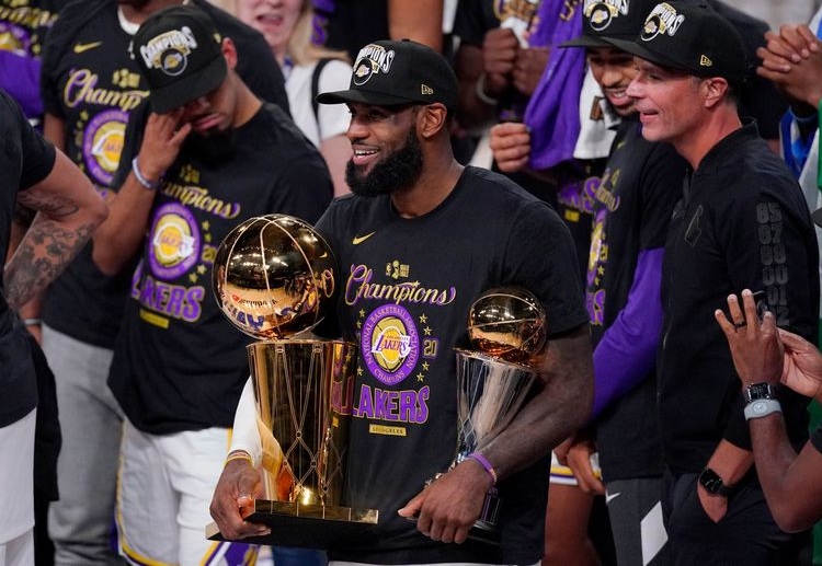 การเล่นในปีนี้ของ เลบรอน เจมส์ ทำให้ข่าวบาสเกตบอลได้ลุ้นมากขึ้น