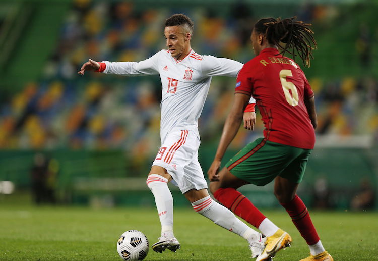 国际友谊赛 西班牙 的埃里克·加西亚获得黄牌