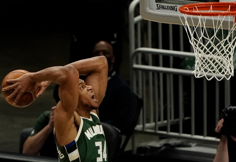 การเล่นในปีนี้ของทีม มิลวอลกี้ บัคส์ ทำให้ข่าวบาสเกตบอลได้ลุ้นมากขึ้น