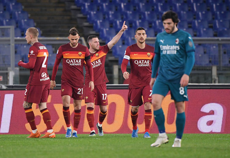 Serie A: Thế trận sau đó dần trở nên cân bằng khi AS Roma không muốn chịu trận trước đội khách