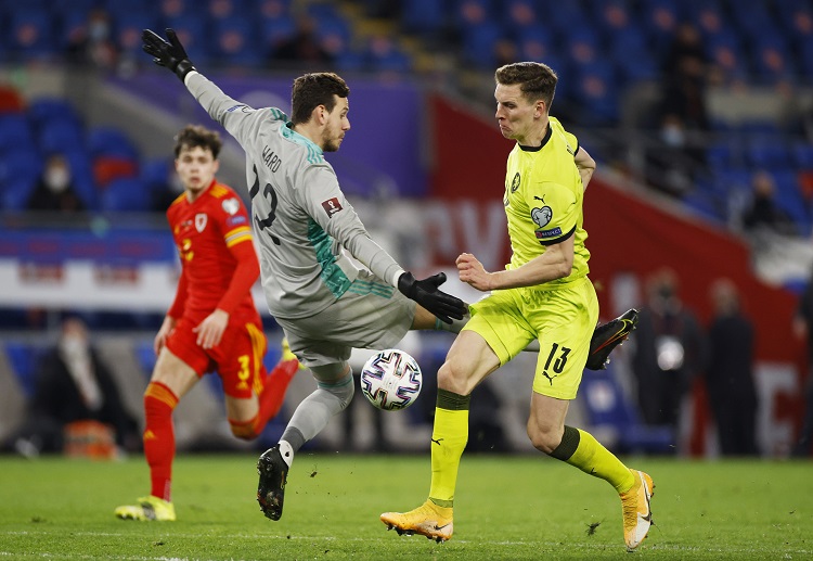 欧洲杯预选赛 捷克 的普罗沃德获得黄牌