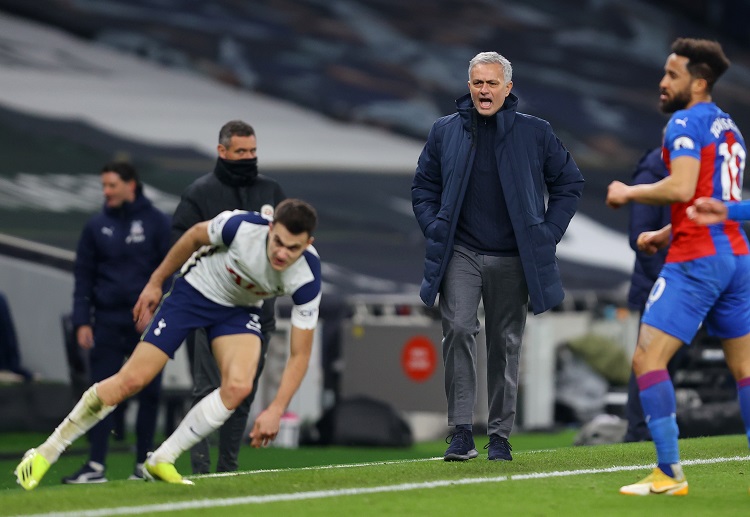 Ole Gunnar Solskjaer lebih diunggulkan atas Jose Mourinho di Premier League