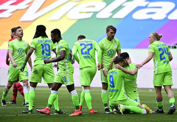 ဖရန့်ဖတ်လိုပဲ ဒီရာသီမှာ ခြေပြန်တက်လာတဲ့ ဝုဖ်ဘတ်တို့ ဘွန်ဒက်စ်လီဂါ အမှတ်ပေးဇယား အဆင့် ၃ နေရာအထိတောင် တက်လှမ်းထားနိုင်ပါတယ်။