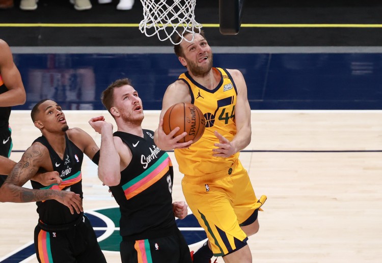 การเล่นในปีนี้ของทีม ซาน แอนโทนิโอ สเปอร์ส ทำให้ข่าวบาสเกตบอลได้ลุ้นมากขึ้น