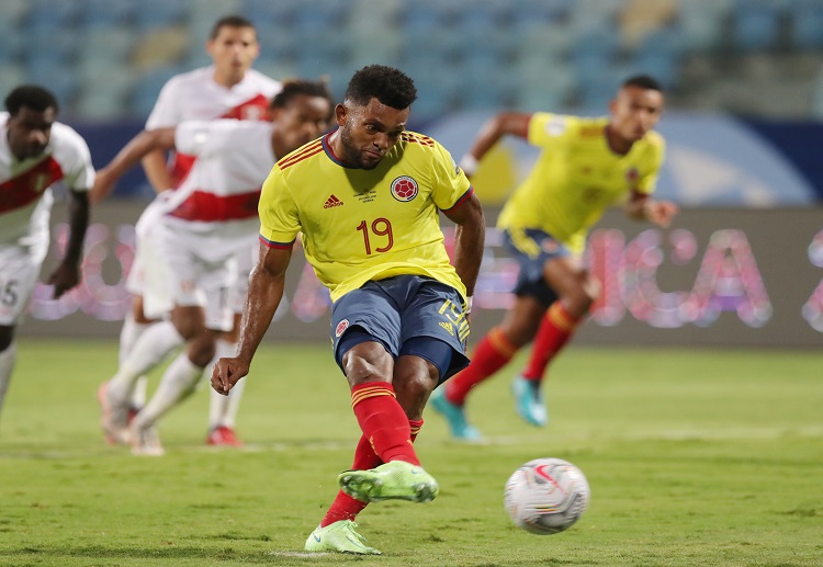 美洲杯 哥伦比亚的博尔雅正在进球