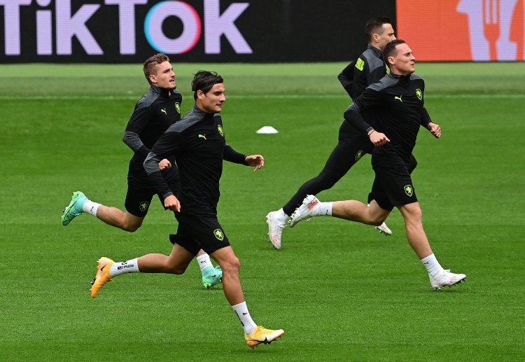 ချက် တို့ ယူရို ၂၀၂၀ အဖွင့်ပွဲမှာ စကော့တလန်ကို ၂ ဂိုးပြတ် အနိုင်ရခဲ့ပြီး ဒုတိယပွဲမှာ ခရိုအေးရှားကို သရေကျခဲ့လို့ ရမှတ် ၄ မှတ်နဲ့ လက်တလော အုပ်စု(D)ကို ဦးဆောင်နေတဲ့ အသင်း ဖြစ်ပါတယ်။