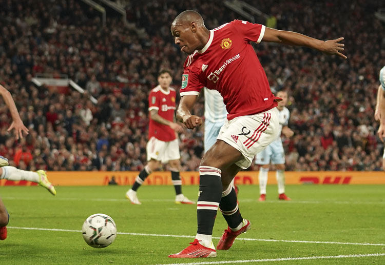 ယူနိုက်တက် တိုက်စစ်မှာ ခရစ္စတီယာနို ရော်နယ်ဒို၊ ရပ်ရှ်ဖို့ဒ်၊ ကာဗာနီ၊ ဆန်ချို၊ ဂရင်းဝုဒ်၊ လင်ဂတ် တို့ ရှိနေတာကြောင့်လည်း မာစီရယ် အနေနဲ့ ဒီနှစ် ပရီးမီးယားလိဂ်မှာ အရံခုံ မှာသာ ထိုင်နေခဲ့ရတာ ဖြစ်ပါတယ်။