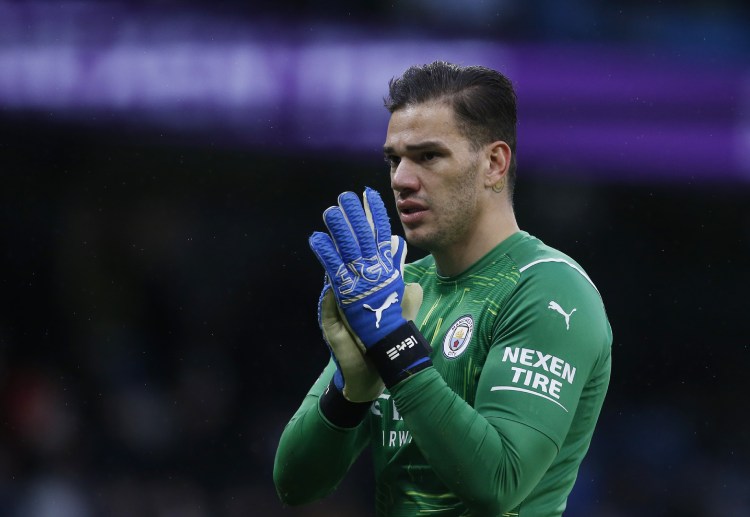 曼城的球员抢先一步