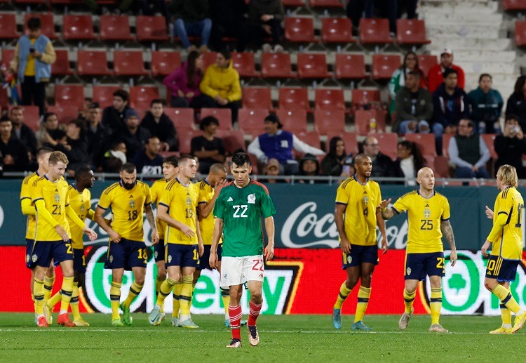 国际友好 瑞典的球员正在尝试得分