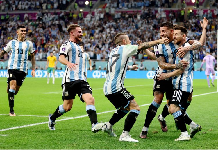 阿根廷的粉丝正在望向镜头