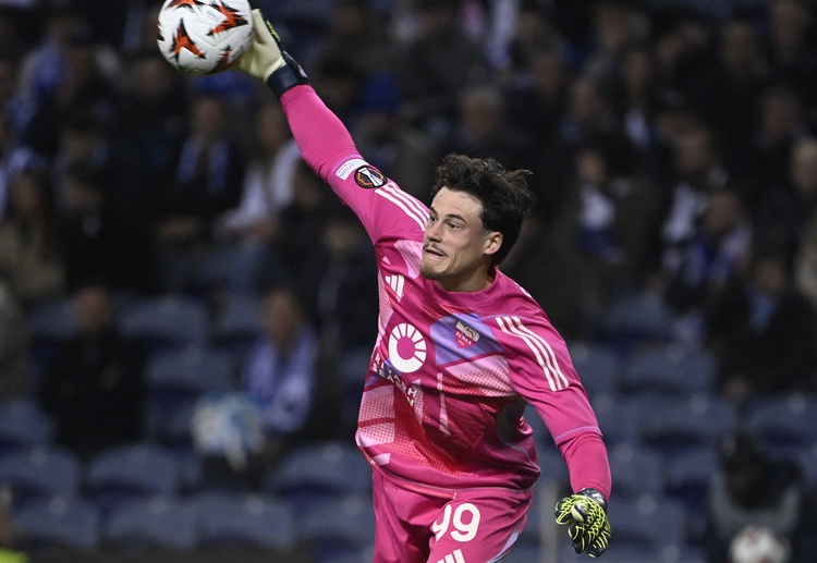 ပရီးမီးယားလိဂ် ထိပ်သီး ချဲလ်ဆီးနဲ့ မန်စီးတီး တို့ကတော့ ရိုးမားရဲ့ ဆားဘီးယား ဂိုးသမား မိုင်းလ် ဆဗီလာကို ခေါ်ယူဖို့ စိတ်ဝင်စားနေကြကြောင့် Caught Offside က ဖော်ပြပါတယ်။