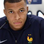 ဒက်စ်ရွှမ့်စ်ဟာ ကစားသမား ဘဝမှာ ပြင်သစ် လက်ရွေးစင် အသင်းနဲ့ ၁၉၉၈ ခုနှစ် ကမ္ဘာ့ဖလား ချန်ပီယံ ဖြစ်ထားသလို နည်းပြ ဘဝ မှာလည်း ၂၀၁၈ မှာ တစ်ကြိမ် ချန်ပီယံ ဖြစ်ထားပါတယ်။