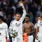 음바페는 이날 득점으로 마드리드 데뷔 시즌 공식전 31골을 기록, 2002-03시즌 호나우두가 세운 데뷔 시즌 30골 기록을 넘어섰다.