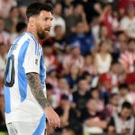 世界杯预选赛 因为在俱乐部赛事中受伤，梅西不得不缺席本期国家队比赛。