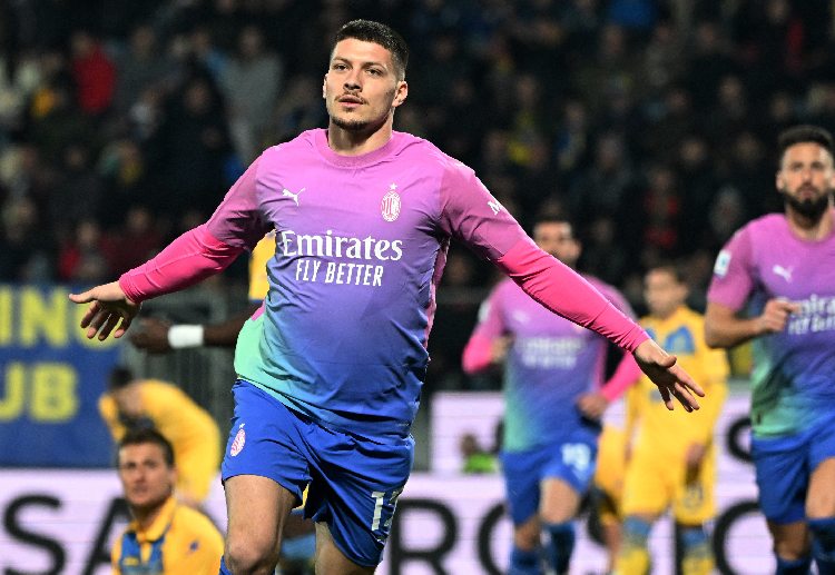 意甲联赛 亚伯拉罕和卢卡·约维奇先后破门，帮助AC米兰以2比2追平佛罗伦萨。