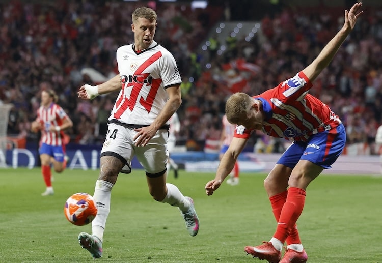 西甲联赛 比赛刚开始第3分钟，小西蒙尼精准传中，瑟洛特抢点头球得分，马竞闪电领先