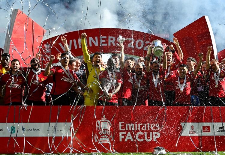 英超联赛 尽管交出一座奖杯,滕哈赫仍被曼联在新赛季早早解职。