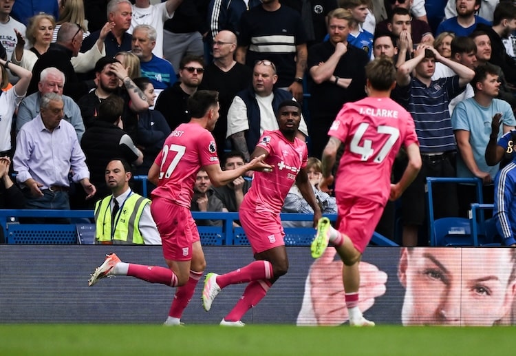 英超联赛 帕尔默是切尔西进攻体系中不可或缺的一环，这位英格兰小将本赛季在30场比赛中已经斩获14球和7次助攻，持续为球队提供进攻火力