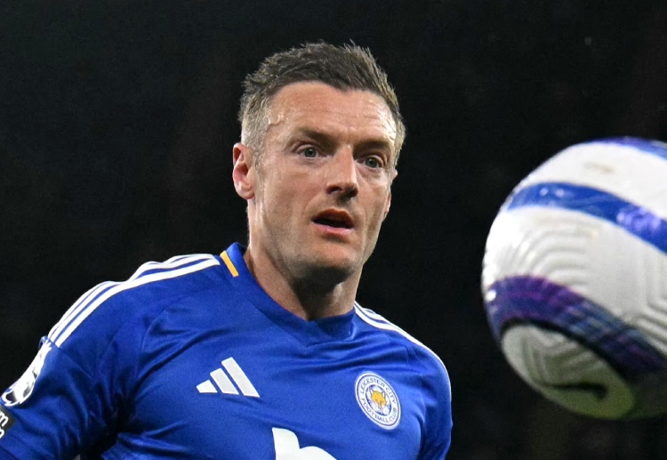 레스터 시티는 주장 바디가 팀 내 영향력에 불만을 품고 있다는 소문이 도는 등 내부 문제로 홍역을 치르고 있다.