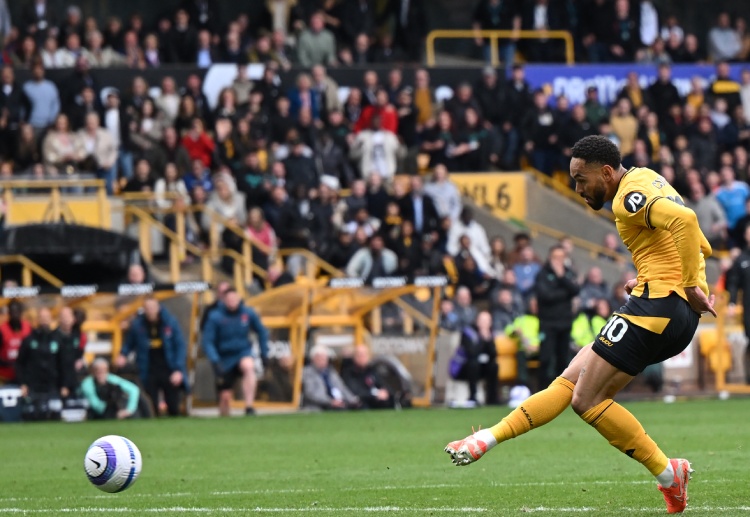 ဒါပေမယ့် ယူနိုက်တက်ဟာ ကူညာကို ခေါ်ယူဖို့ အတွက် ပရီးမီးယားလိဂ် ပြိုင်ဘက် ကလပ် တစ်ခု ဖြစ်တဲ့ နယူးကာဆယ်နဲ့ အပြိုင် ကြိုးပမ်းရဖွယ် ရှိနေကြောင်း သိရပါတယ်။