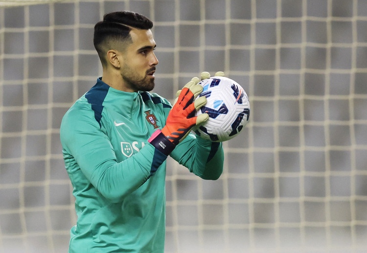 ဒီယိုဂို ကော်စတာ ကိုတော့ ပရီးမီးယားလိဂ် မြိုခံ နှစ်သင်းစလုံး လိုချင်နေကြပေမယ့် ယူနိုက်တက် ကတော့ ဒီဂိုးသမားရဲ့ စာချုပ် ဖျက်သိမ်းကြေး အတိုင်း ပေးချေ ခေါ်ယူဖို့ ဆန္ဒမရှိကြောင်း သတင်းတွေက ဖော်ပြနေပါတယ်။