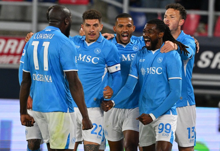 意甲联赛 凭借安古伊萨在第18分钟的中场抢断和随后的个人突破，那不勒斯取得了本场比赛的首粒进球。