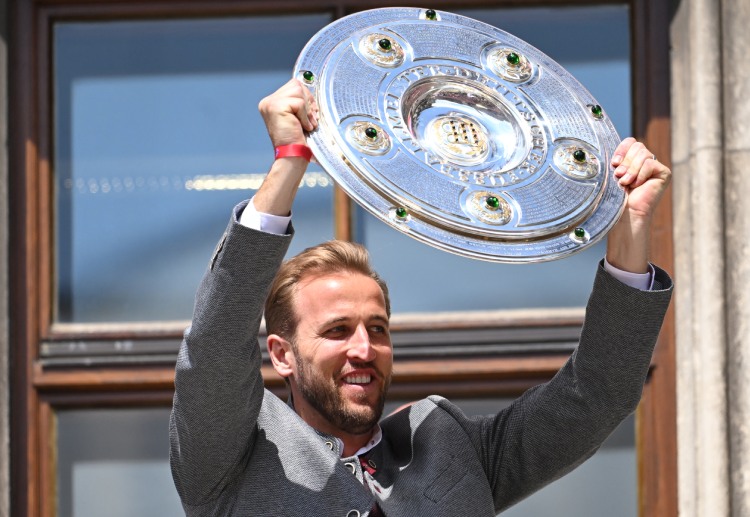 ဒါပေမယ့်လည်း ကိန်း အနေနဲ့ ဘေယန်မြူးနစ်နဲ့ ဆုဖလား ရယူ အပြီး မှာတော့ ဘွန်ဒက်စ်လီဂါ ကလပ်နဲ့ အတူ နောက်ထပ် ဆုဖလား အောင်မြင်မှုတွေ ရယူချင်ကြောင်း ပြောကြားကာ ကောလာဟလတွေကို အဆုံးသတ်ထားခဲ့ပါတယ်။