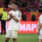 西甲联赛 贝林厄姆因小腿伤痛继续独自训练，皇马是否能上场仍待确认。