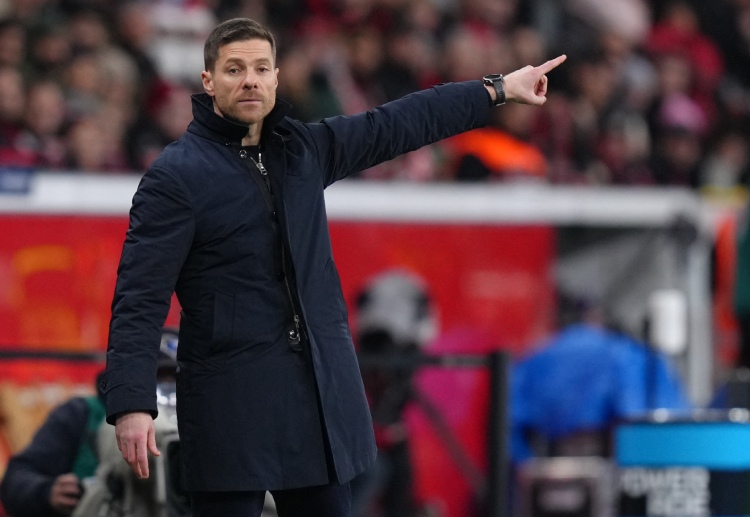 西甲联赛  阿隆索带领球队赢得德甲、德国杯和超级杯三冠，其中包括首座德甲冠军。