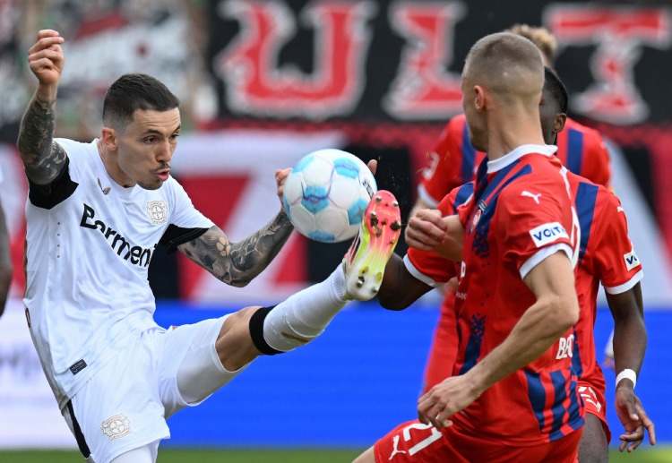 알레한드로 그리말도의 2024-25 시즌 경기력은 분데스리가 최고의 풀백으로 부상하게 만들었다