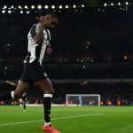 ဒါကြောင့် သူ့ကို ခေါ်ယူဖို့ ပရီးမီးယားလိဂ် ထိပ်သီးတွေ ဖြစ်တဲ့ လက်ရှိ ချန်ပီယံ လစ်ဗာပူးလ်နဲ့ အာဆင်နယ် တို့က အပြိုင်အဆိုင် စိတ်ဝင်စားနေကြကြောင်း သတင်းတွေ ထွက်ပေါ်နေခဲ့တာပါ။