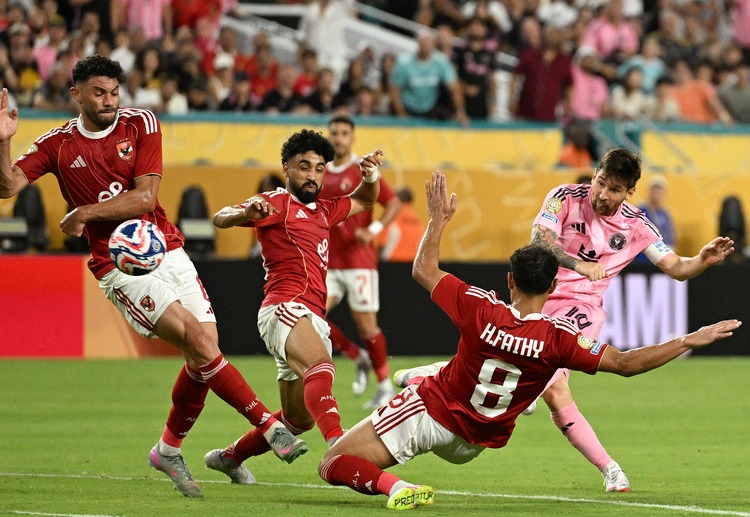 世俱杯 比赛中,梅西一记禁区外劲射击中门楣,成为全场最具威胁的一次攻门。