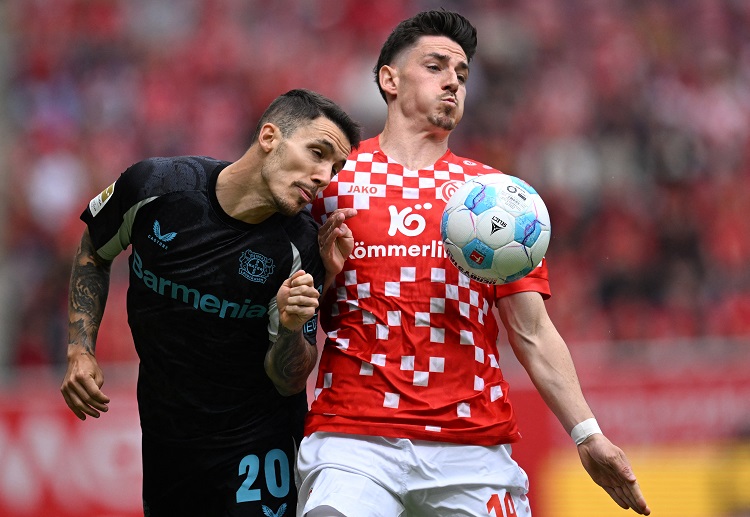 Alejandro Grimaldo adalah salah satu bek sayap terbaik Bundesliga