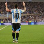 世界杯预选赛 阿根廷本轮阵容不整，梅西因伤继续缺阵。