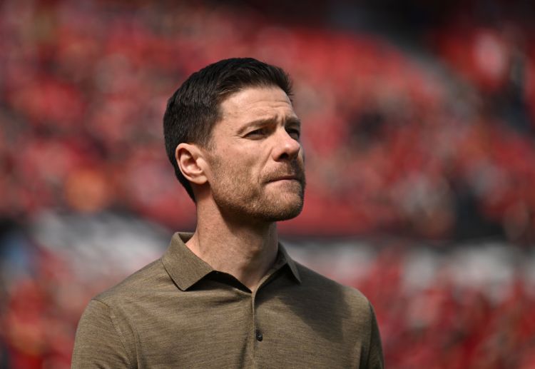 အာဂျင်တီးနား အသင်း အတွက် အဓိက ပြိုင်ပွဲ တစ်ခုမှာ ကစားခွင့်ရသူ အသက်ငယ်ဆုံး ကစားသမားလည်း ဖြစ်လာခဲ့တဲ့ မက်စတန်တူအိုနိုဟာ လာလီဂါ ကလပ်နဲ့ ၆ နှစ် စာချုပ် ချုပ်ဆိုခဲ့ပါတယ်။