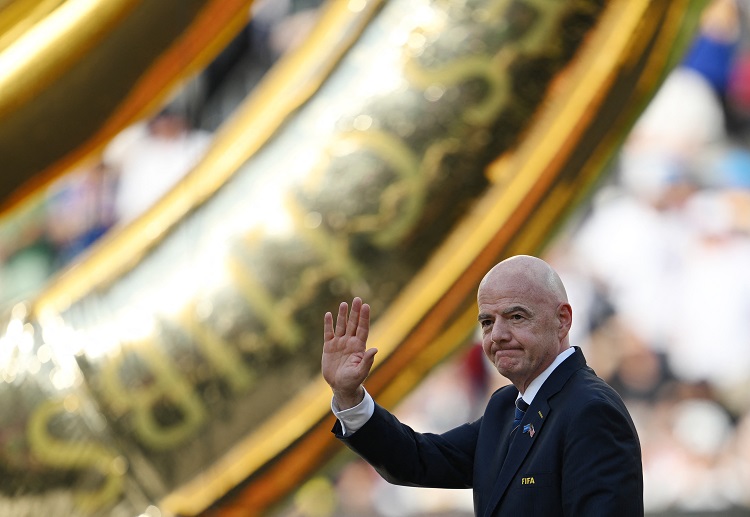 ၂၀၂၆ ကမ္ဘာ့ဖလား ပြိုင်ပွဲ ကျင်းပမယ့် ကာလဟာ လက်ရှိ ဖီဖာ ကလပ် ကမ္ဘာ့ဖလား ပြိုင်ပွဲ ကျင်းပခဲ့တဲ့ ဇွန်လ ကနေ ဇူလိုင်လ အတွင်း ဖြစ်နေတာကြောင့် အမေရိကတိုက်ရဲ့ အပူချိန်မြင့်မားမှုနဲ့ ရင်ဆိုင်ရဖို့ ရှိနေတာ ဖြစ်ပါတယ်။