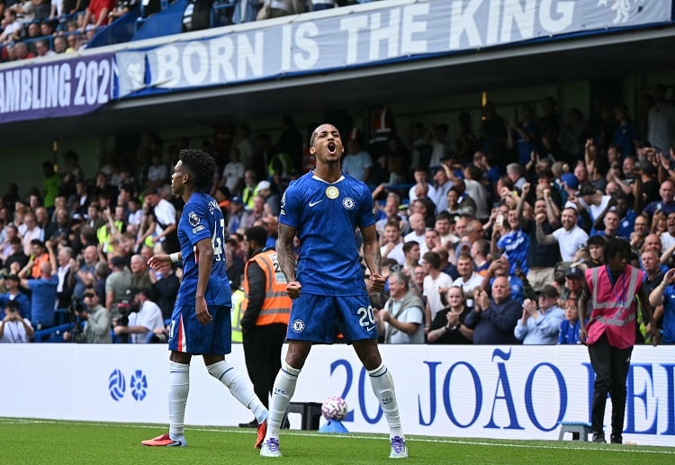 英超联赛 佩德罗在禁区内展现空中统治力，头球破门首开纪录