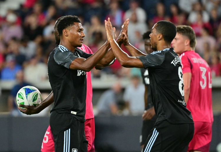 友谊赛 奥利·沃特金斯的头球帮助维拉将领先优势扩大至2-0。