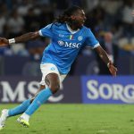 나폴리는 앙귀사의 추가 시간 극장골에 힘입어 칼리아리를 1점 차로 꺾고 무패 행진을 이어갔다.