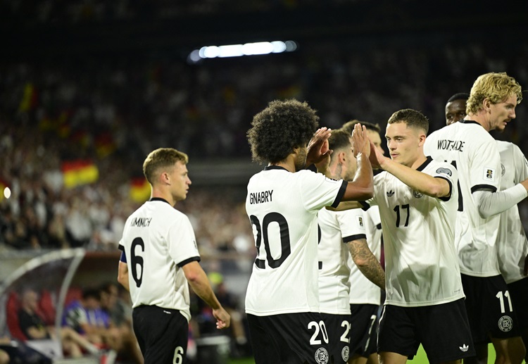 世界杯预选赛 维尔茨主罚禁区前的任意球，皮球绕过人墙直飞入网，帮助德国以3比巴1锁定胜局