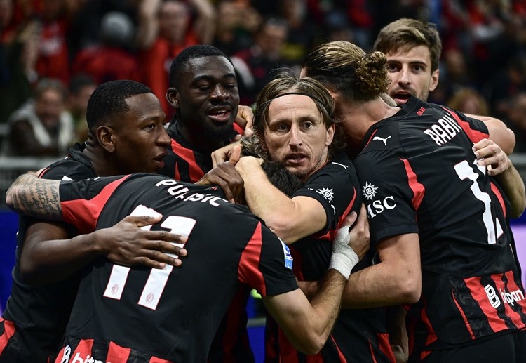 အေစီမီလန်က ဒီရာသီ စီးရီးအေ မှာလည်း ရှုံးပွဲ ၁ ပွဲသာ ရှိထားသလို ၅ ပွဲနိုင်၊ ၁ ပွဲ သရေကျထားပါတယ်။