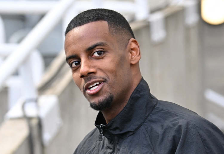 ဒါပေမယ့်လည်း လာမယ့် နွေရာသီမှာတော့ လာလီဂါ ကလပ် ဘာစီလိုနာက ရောဘတ် လီဝမ်ဒေါစကီးရဲ့ နေရာမှာ အစားထိုးဖို့ စဉ်းစားသွားမှာ ဖြစ်ကြောင်း သိရပါတယ်။