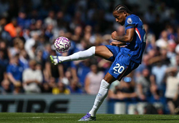 Joao Pedro incar gol di pertandingan Piala EFL